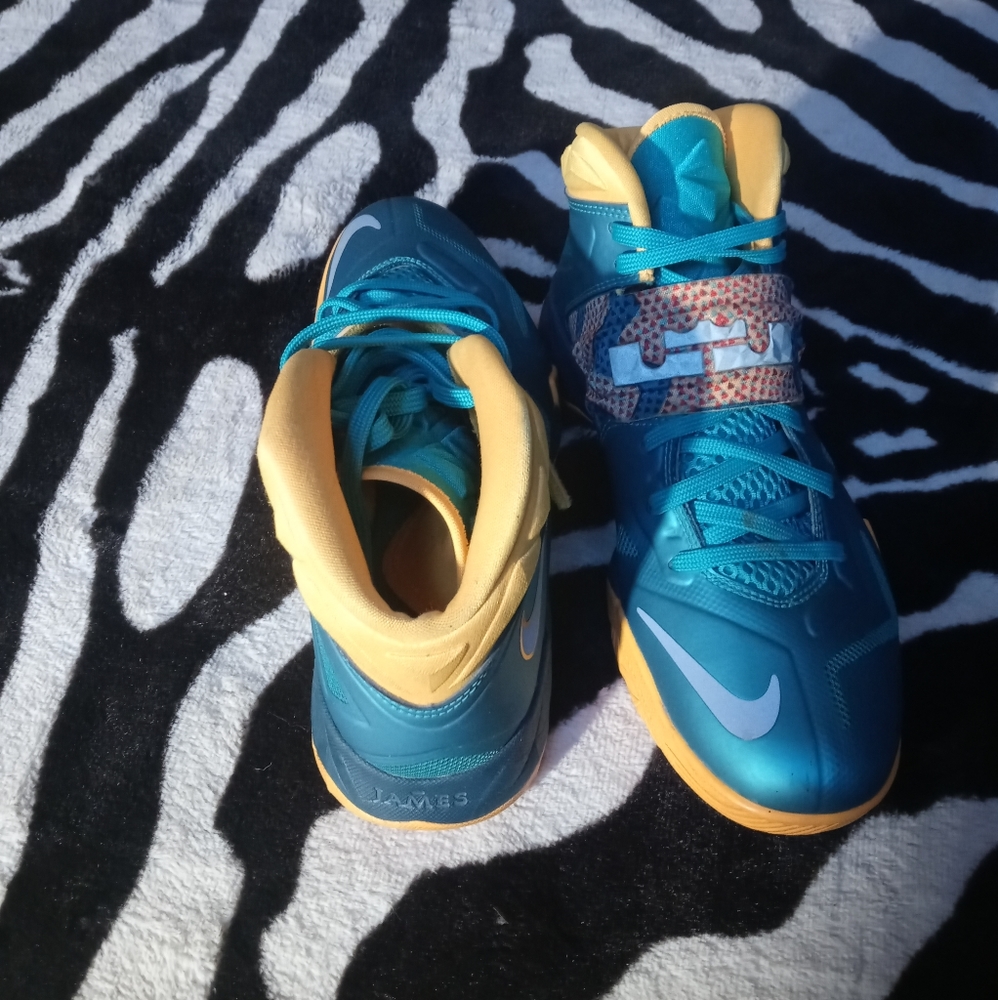 Footwear - Picture 2 of 3